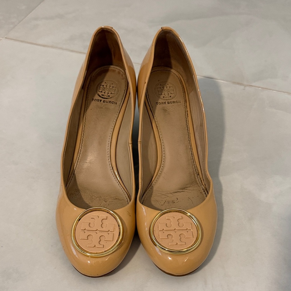 Tory Burch Beige Heels with Gold Accents